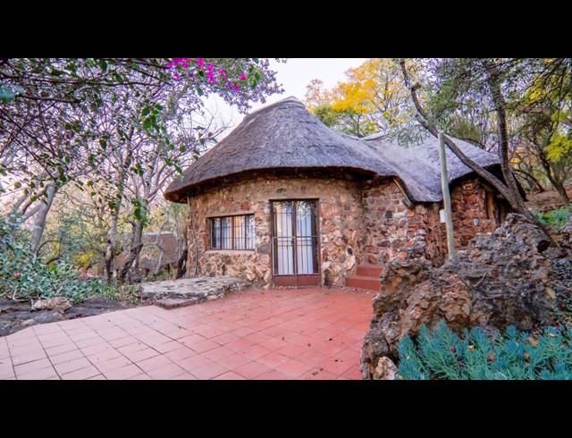 6 BEDROOM LODGE FOR SALE IN SCHURVEBERG AH